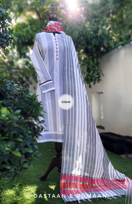 R 237 MONOCHROME BLOSSOM