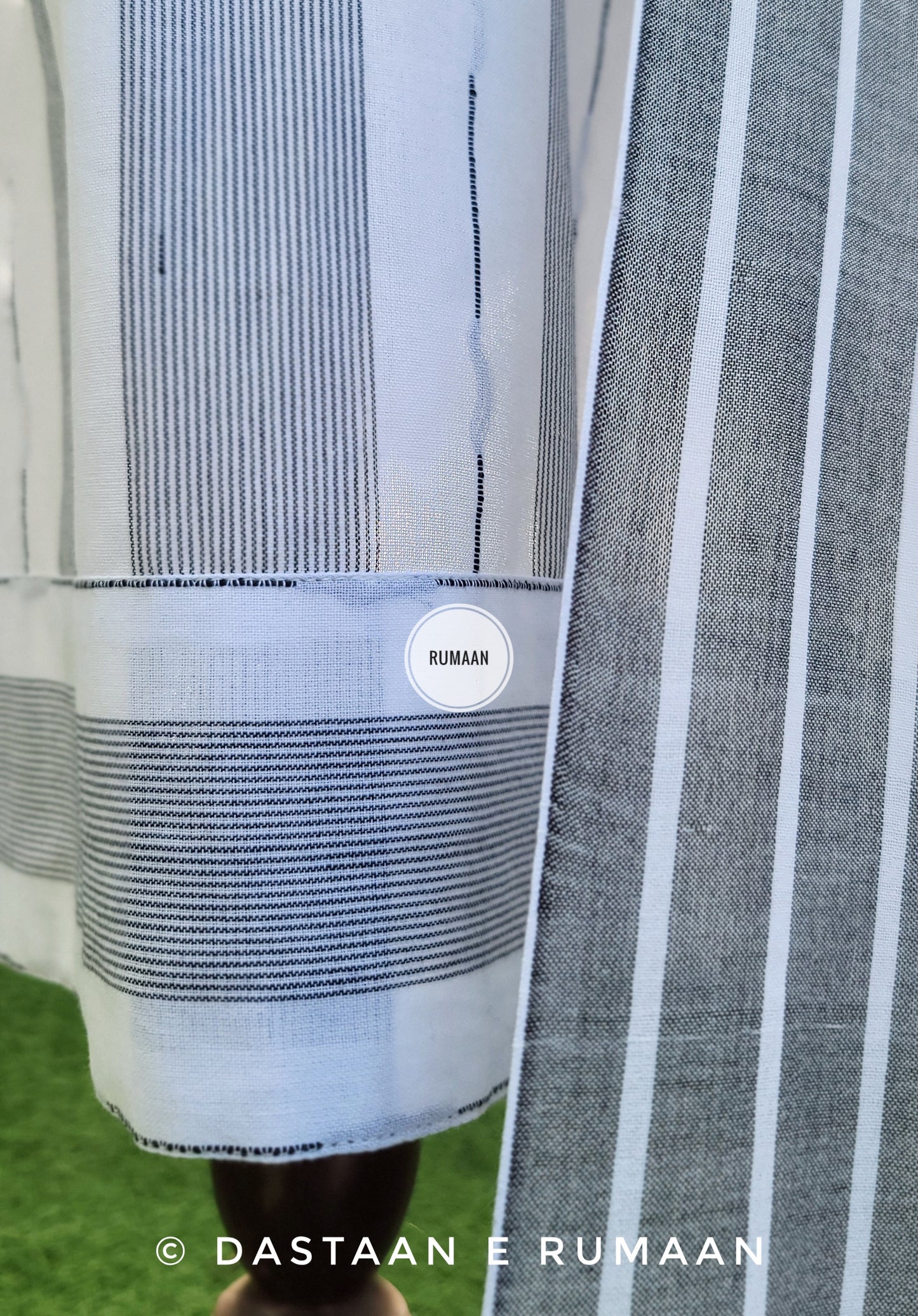 R 237 MONOCHROME BLOSSOM