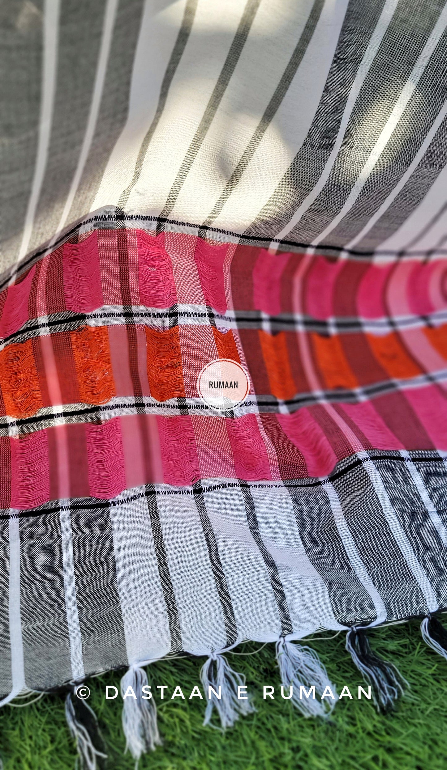 R 237 MONOCHROME BLOSSOM